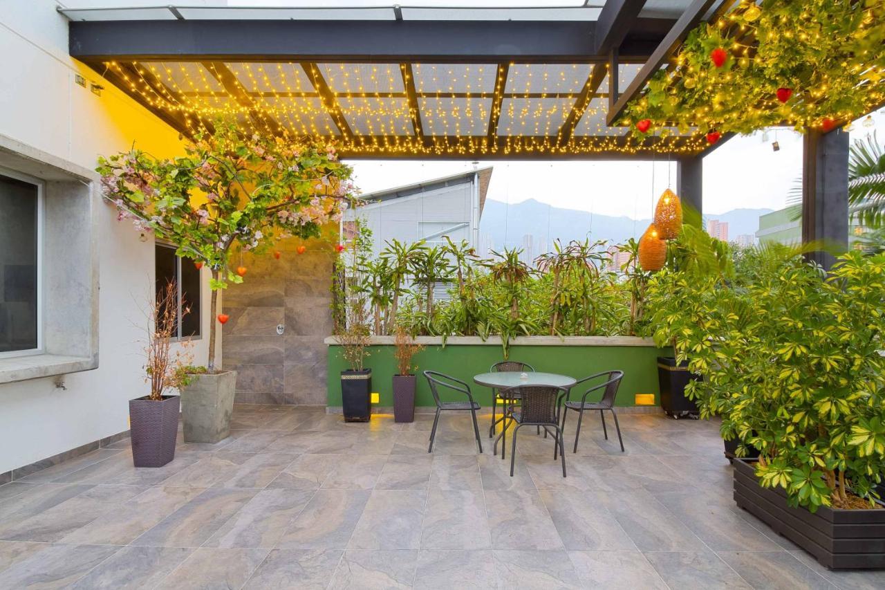 Camelot Apartahotel Medellin Exterior photo