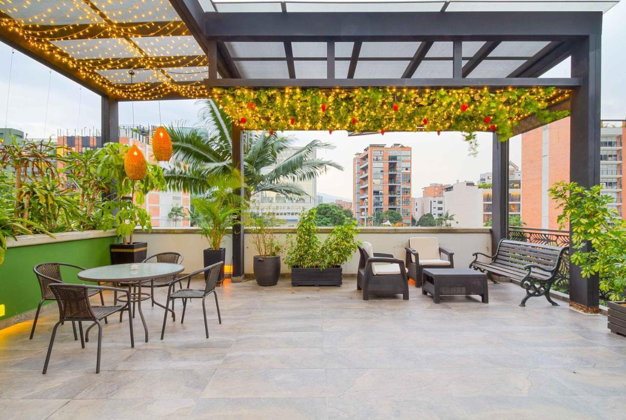 Camelot Apartahotel Medellin Exterior photo