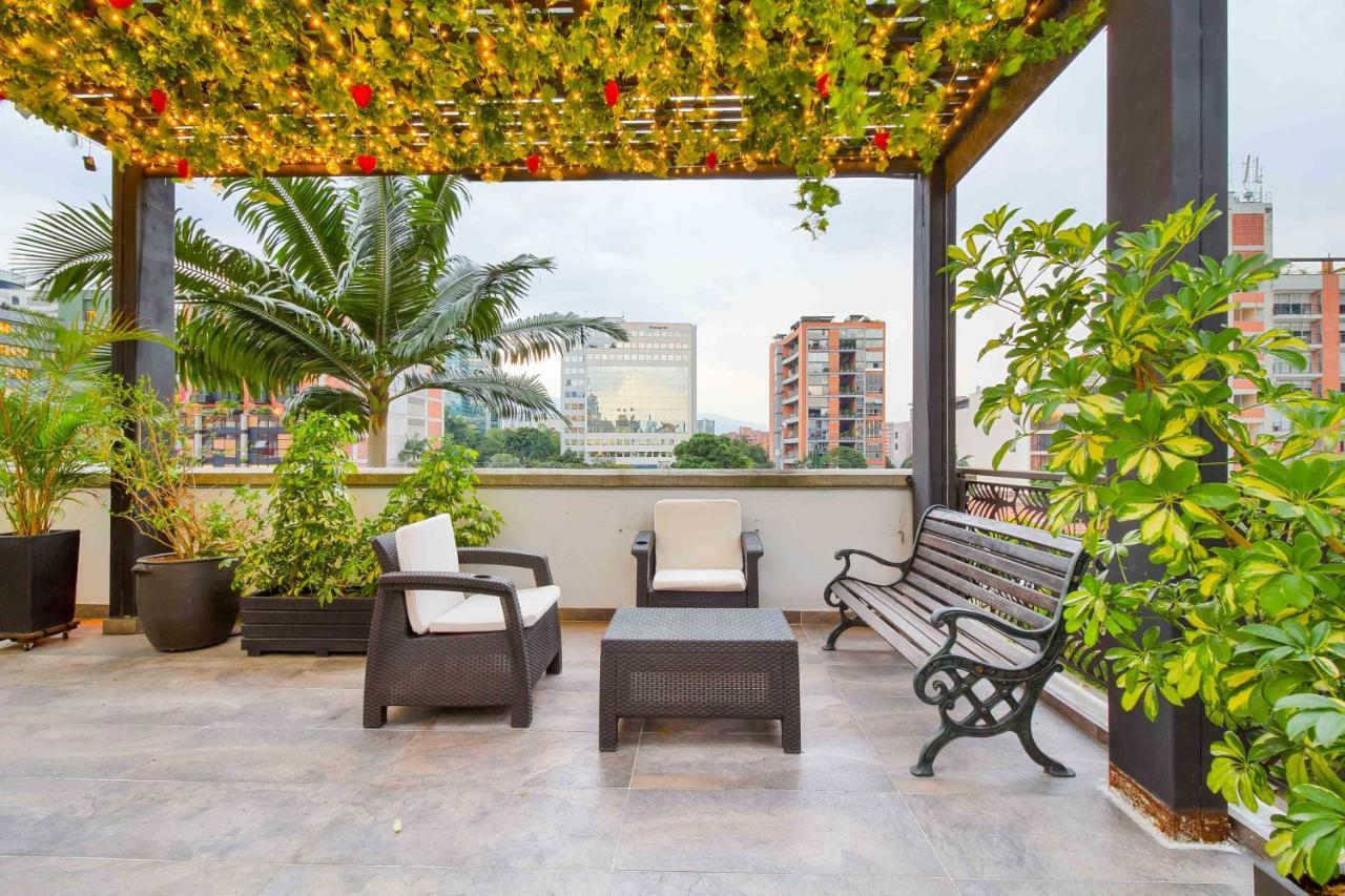 Camelot Apartahotel Medellin Exterior photo