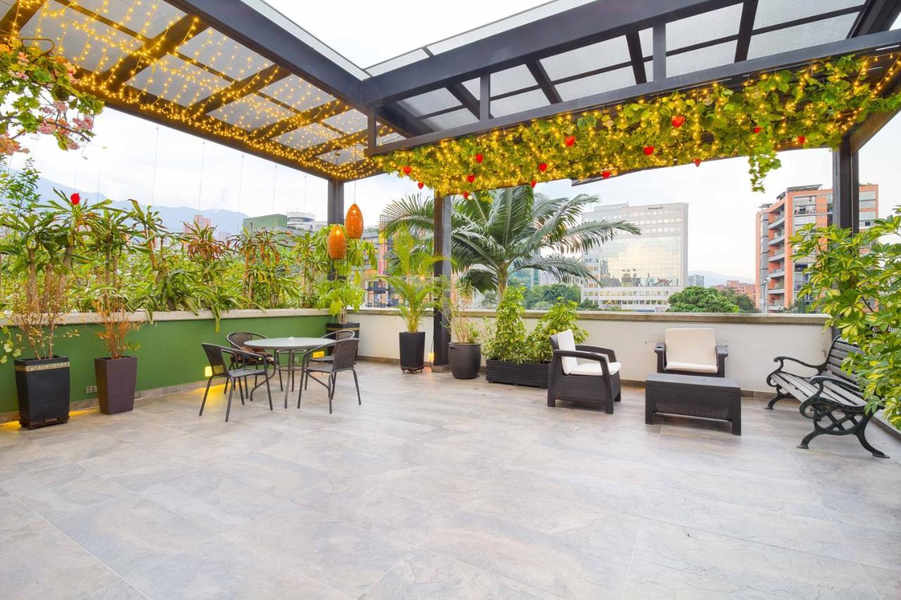 Camelot Apartahotel Medellin Exterior photo